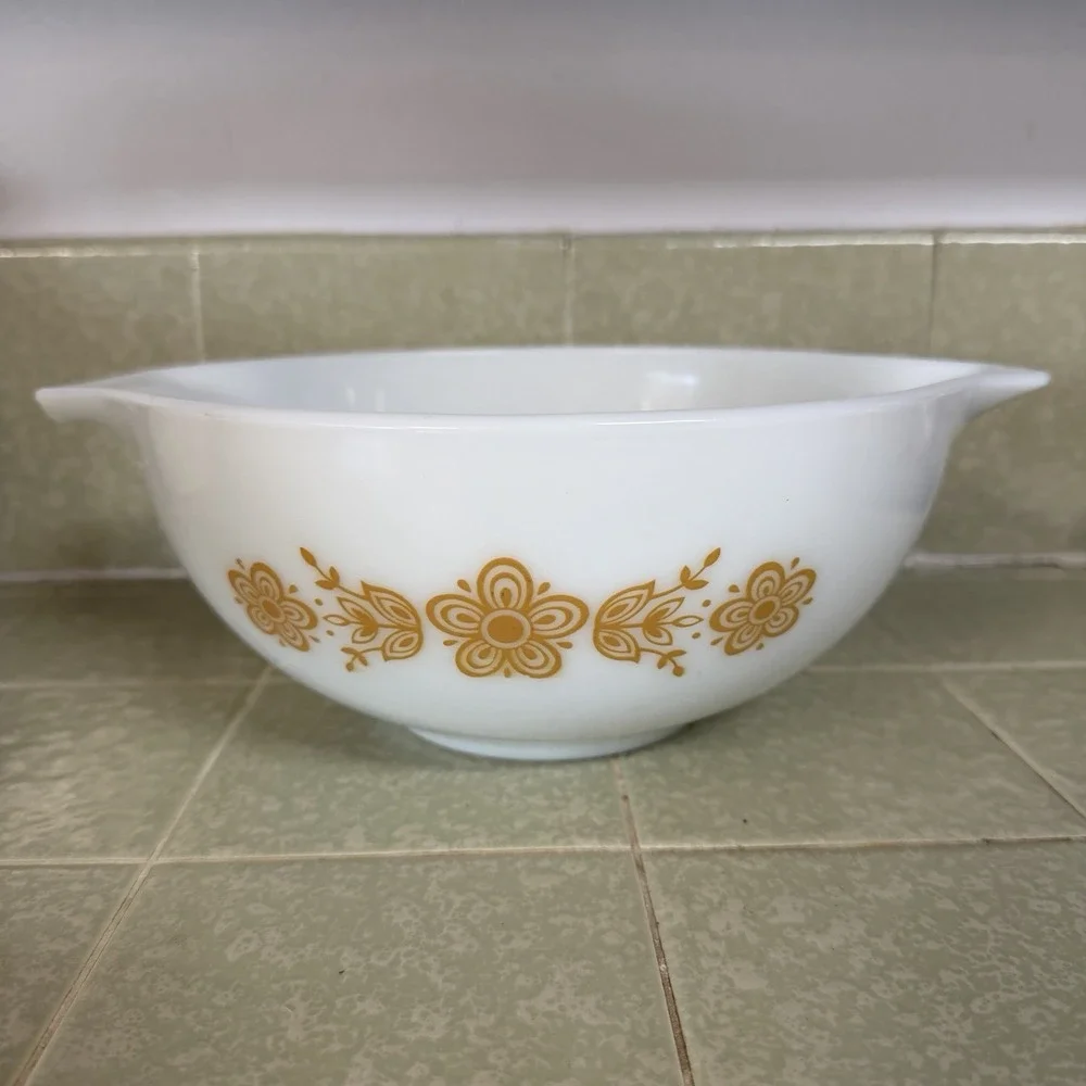 Vintage Pyrex BUTTERFLY GOLD 443 Cinderella Mixing Bowl 2.5 quart